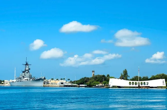 Pearl Harbor Remembered: USS Arizona & Schlachtschiff Missouri